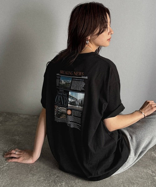 纏うだけで、洒落感アップデート◎綿100％ニュースペーパーロゴプリントオーバーサイズTシャツ ce1330046