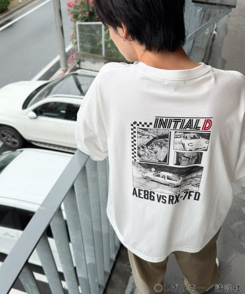 《頭文字D × JaVaコラボ》藤原拓海 vs 高橋兄弟 秋名バトルシーン グラフィック 半袖Tシャツ 【接触冷感・UVカット機能付き素材】 jo1150092