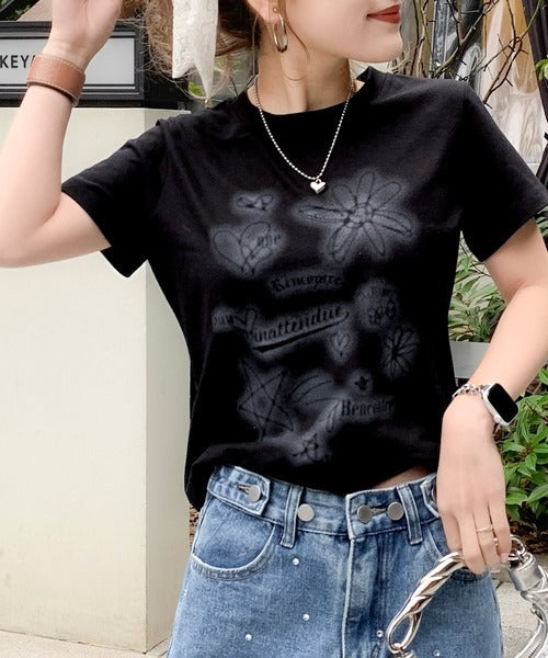 【mily bilet】大人可愛い最旬プリント柄。スプレーライクプリントコンパクトTシャツ（半袖） mi1329024