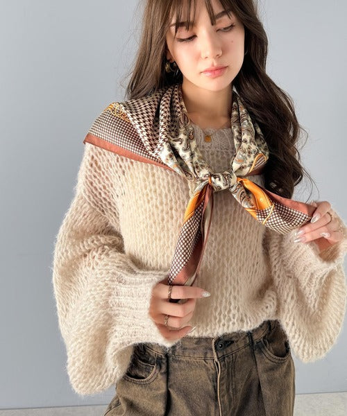 差し色が上品カワイイ♪90cm×90cmパネル柄シルクライク大判スカーフ ce1240056