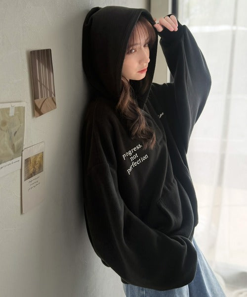ふわっとあったか、秋冬の“欲しい”をぎゅっと♪刺繍デザインスキッパー衿フリースパーカー ce1020395