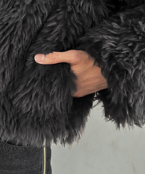 【Classical Origin】「一瞬で惹かれる。」シャギーファーショート裏配色ショートジャケット／Shaggy Faux Fur Short Jacket with Contrast Lining co1010037