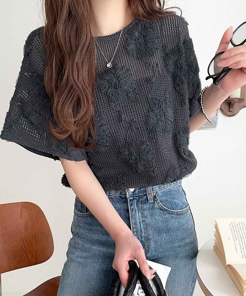 大人のおしゃれ度ワンランクアップ。チュールフラワーコード刺繍半袖Tシャツ ce1260429
