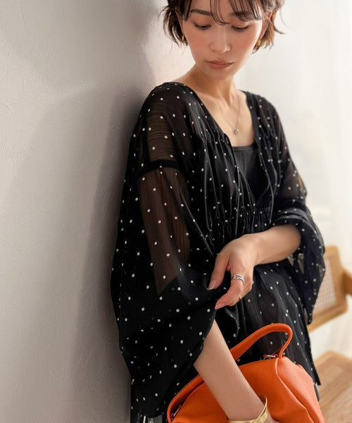 ふんわり透け感×ぽわん袖。大人可愛い。シフォン楊柳ドット柄ダブルリボンプルオーバーブラウス（長袖） ce1010602