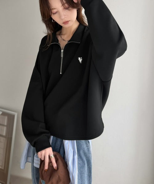 胸刺繍ダンボール素材オーバーサイズショート丈ドルマンスリーブハーフジッププルオーバー（長袖）／Chest Embroidered Double-Knit Oversized Cropped Dolman Sleeve Half-Zip Pullover co1010072