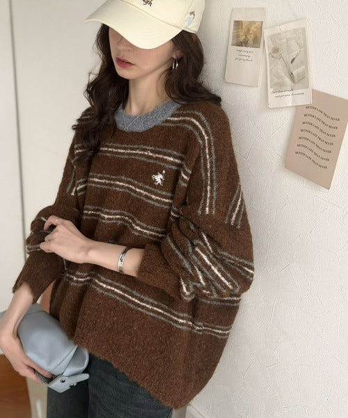 “配色”と“質感”で差をつける。胸刺繍ブークレー素材配色ボーダークルーネックニット（長袖） ce1240144