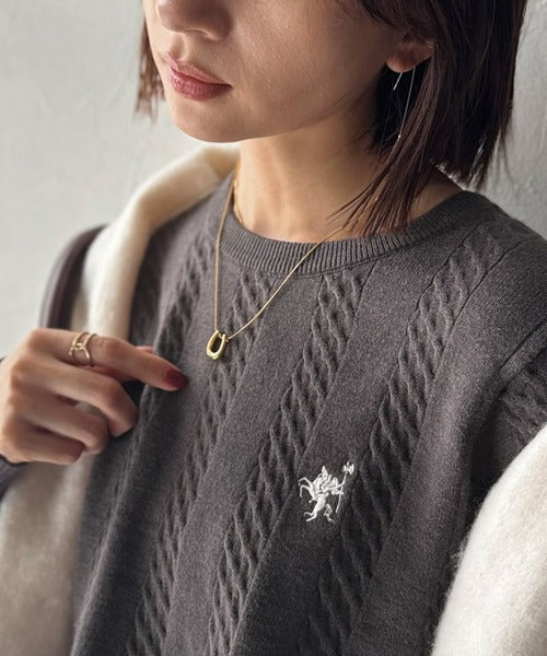 大人のためのコンパクトニット。胸刺繍ショート丈ケーブル編みニット（長袖） ce1260453