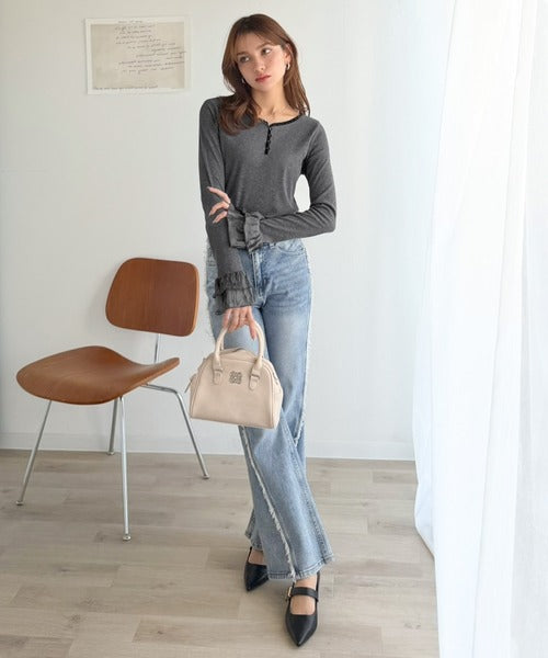 【mily bilet】大人フェミニンを叶える。袖フリルレースヘンリーネックトップス mi1359050