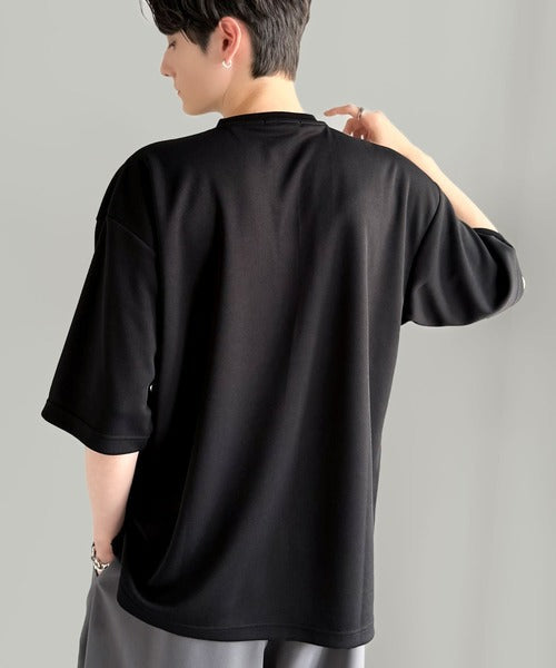 「大人びた遊び心。」刺繍入りハイクオリティダブルフェイス素材バンドカラーポロシャツ／Embroidered High-Quality Double Face Band Collar Polo co1150027