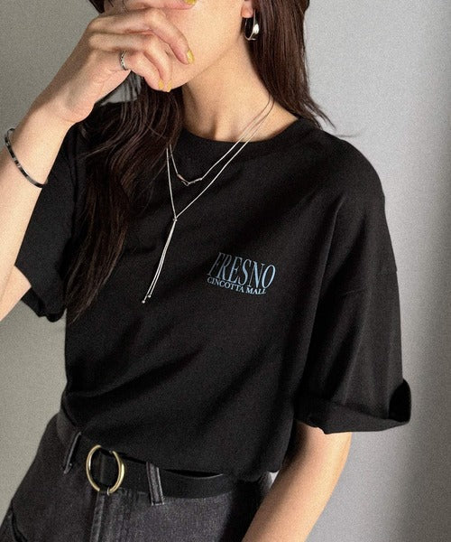 纏うだけで、洒落感アップデート◎綿100％ニュースペーパーロゴプリントオーバーサイズTシャツ ce1330046