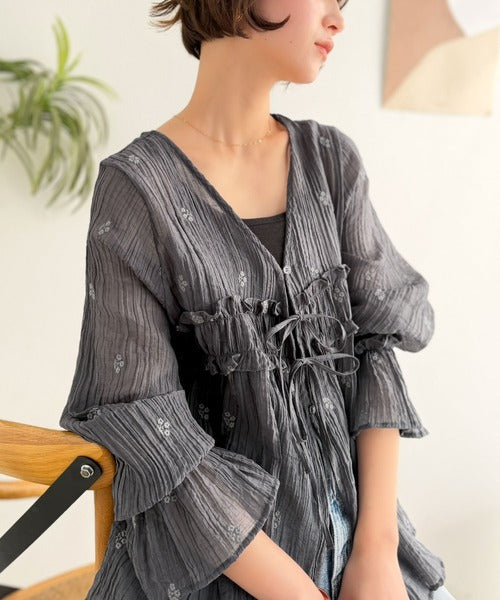 【Classical Evon】透ける繊細刺繍で華やかに着映える。着こなし広がる前後2WAY フラワー刺繍シアー楊柳ブラウス ev1240127