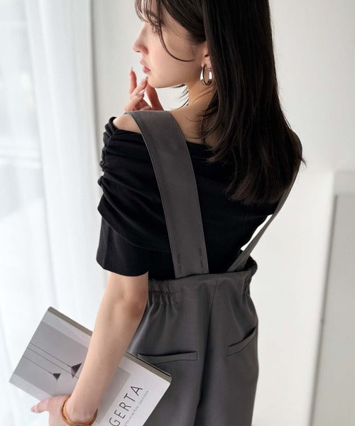 視線を奪う、美デコルテ。華奢見えを叶える、絶妙ドレープが◎ タイ付き五分袖オフショルトップス ce1240086
