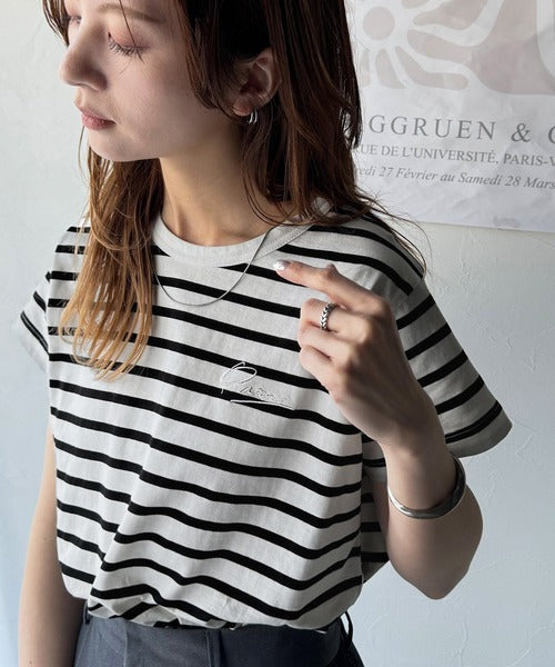 【sustaina+】こなれ感たっぷり。オーガニックコットン100％胸元PAEAN刺繍Tシャツ(半袖) ce1260401