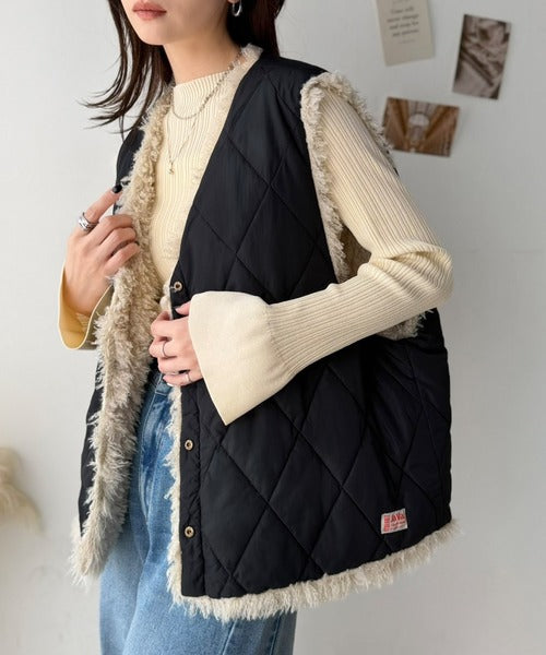 《JaVaジャバコラボ》可愛さも、こなれ感もこれ1枚で。キルティング×ボア 2wayリバーシブルVネックベスト jv1265103