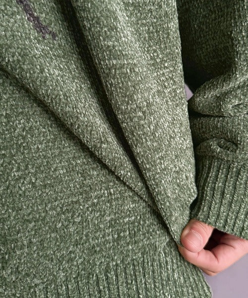 【Classical Origin】「個性で遊ぶ。」モール糸使いルースター柄襟付きVネックセーター／Chenille Yarn Rooster Motif Collared V-Neck Sweater co1150075