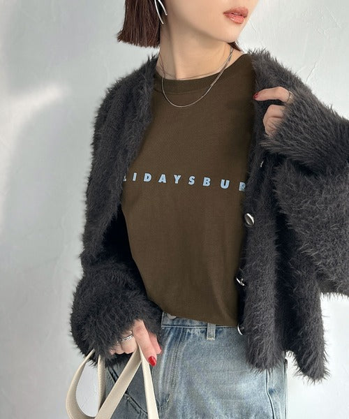 大人の上品カジュアルを楽しむ。ゆったりシルエット 綿100％シルケット風シンプル英字ロゴTシャツ（長袖） ce1330048