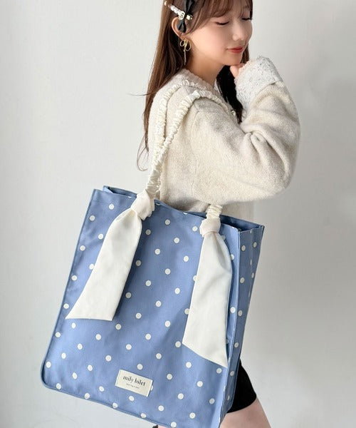【mily bilet】こんなの待ってた！毎日のお供にも、推し活にも♪ドット柄サテンシュシュハンドルトート mi1079003