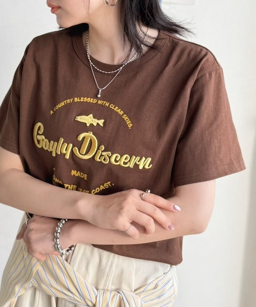 《JaVaジャバコラボ》刺繍とプリントが織りなす唯一無二のデザイン。綿100％おさかな刺繍Tシャツ jv1050359