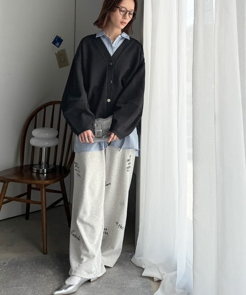たっぽり袖×ゴールドボタンの欲張りカーデ。ランタンスリーブ金釦Vネックカーディガン ce1110150