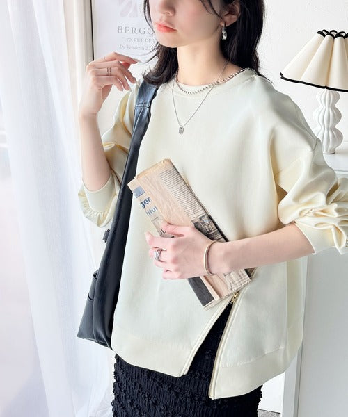 トレンド感と遊び心をプラス。袖口ワンポイント刺繍アシメファスナーラウンドネックロンT（長袖） ce1265003