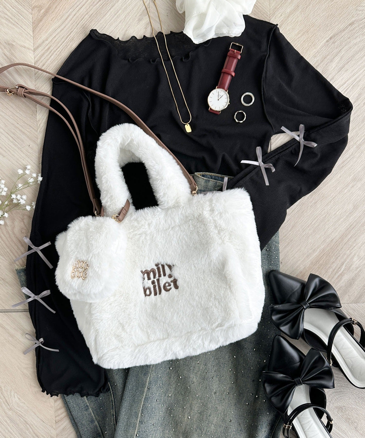 【mily bilet】ふわふわのファーで魅了する。ミニポーチ付きロゴ刺繍ファーショルダーバッグ mi1159036