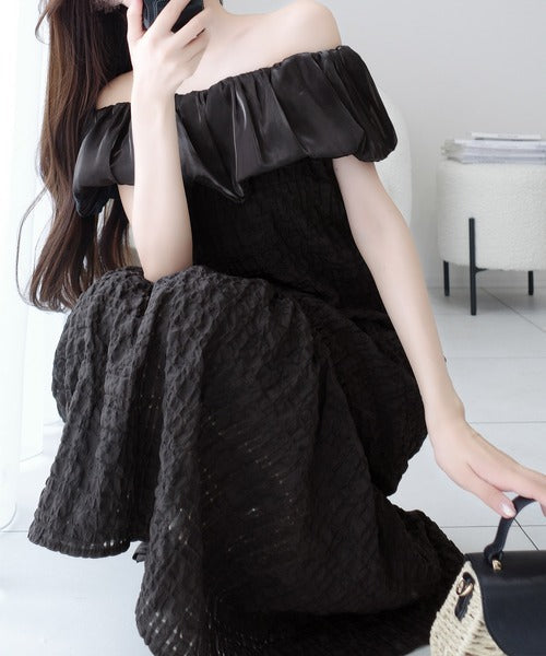 【mily bilet】甘さと気品を一枚に。ビッグオーガンジーケープ付きオフショル２WAYシアーエンボスワンピース mi1139087