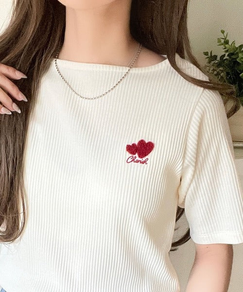 胸元にキュン。ハートサガラ刺繍テレコリブ素材ボートネックTシャツ（半袖） ce1330019