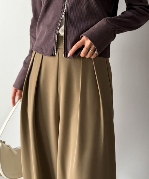 リラックス感ときちんと感を両立。上品見えするとろみ素材2タックスラックスパンツ ce1110136