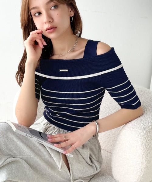 【mily bilet】あざと肌見せに”きゅんっ”。プレート使いオフショルニット(半袖） mi1029129