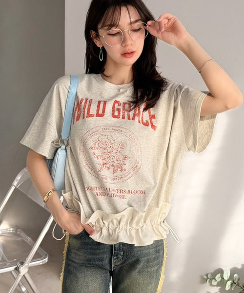 【mily bilet】甘辛バランスが叶う！綿100％ゆるシルエット裾ドロストフリルプリントTシャツ mi1329075