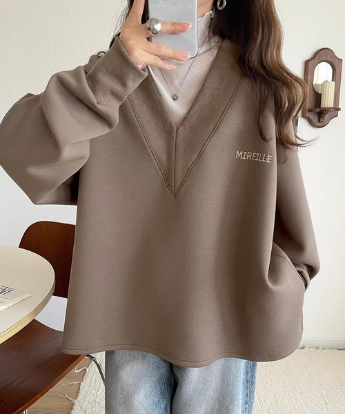 抜け感と上品さを両立。深めのネックで小顔見え♪ 胸刺繍Vネックダンボールニットトップス（長袖） ce1110130