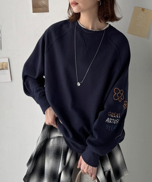ハンドメイド風刺繍に釘付け。前後2wayランダム袖刺繍裏起毛スウェット ce1050222