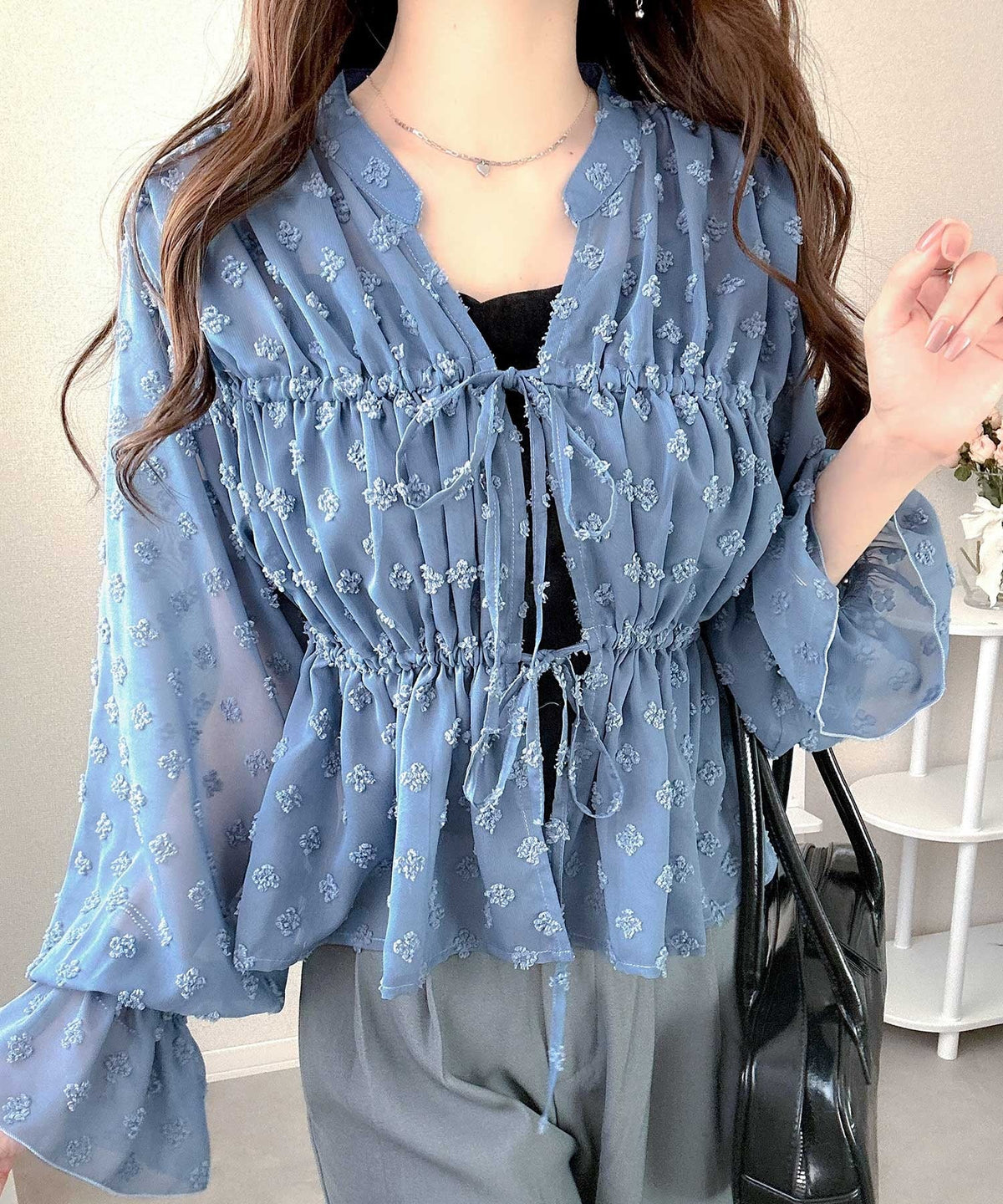 【mily bilet】透け感シフォンでつくる、大人の可憐スタイル。花柄シフォンカーデブラウス（長袖） mi1019105