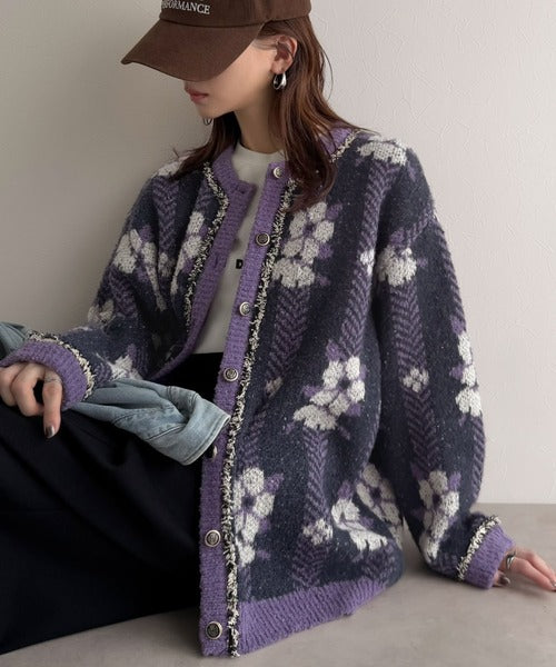 一枚で、レトロ可愛いの全部盛り。花柄ジャガード×ゴールドボタン フリンジニットカーディガン(長袖） ce1020398