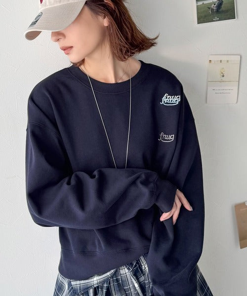 《Javaジャバコラボ》着るだけで今っぽさ叶う。ランダム刺繍クロップド丈裏起毛スウェット jv1050234