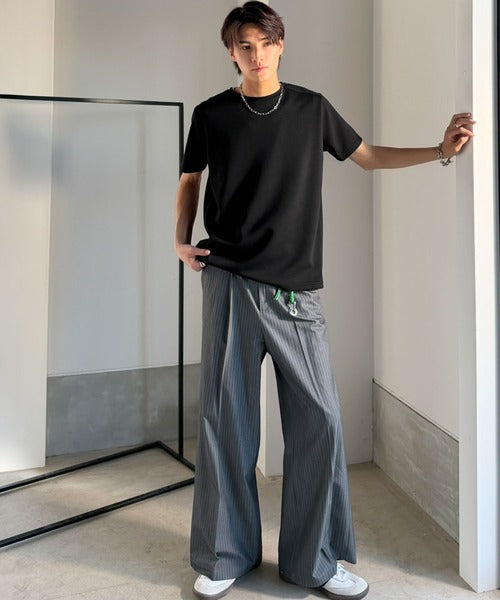 【接触冷感機能付き】肩切り替え袖刺繍ショート丈ダンボール素材Tシャツ／Shoulder Panel Cropped Double-Knit T-Shirt co1010055