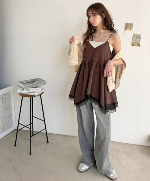 いつものコーデに、ひとさじの甘さ。重ねるだけで華やぐ。裾レースペプラムキャミソール ce1010661