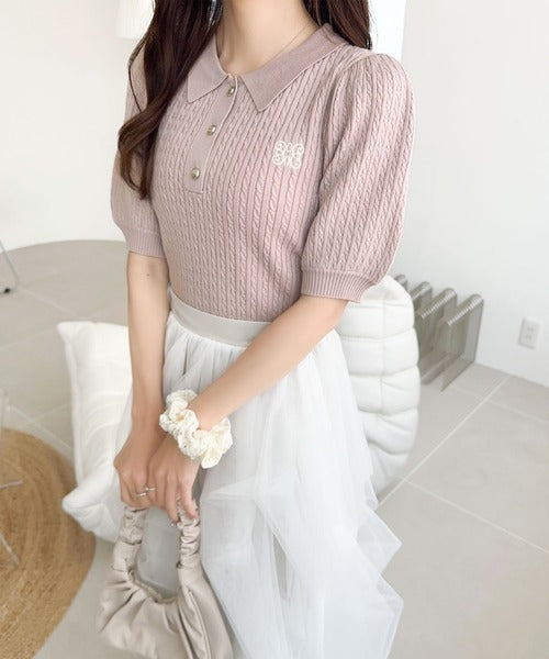 【mily bilet】きちんと上品大人キュート。胸刺繍ケーブルニットパフスリーブポロシャツ(半袖) mi1029096