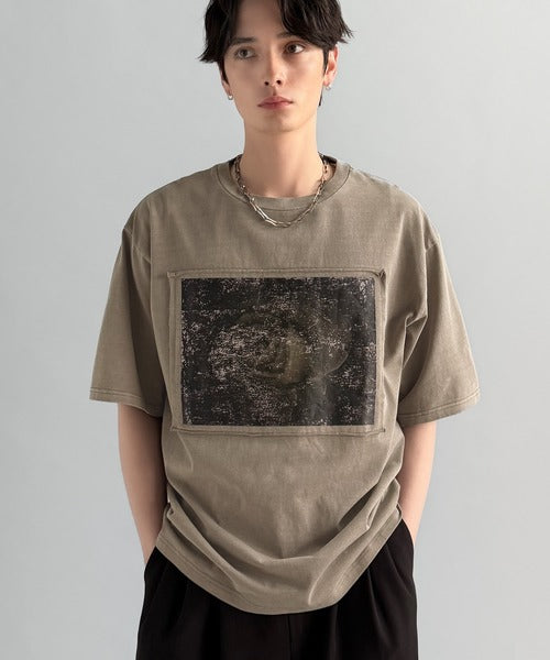 「オリジナリティ。」ピグメント加工ダブルレイヤーデザインプリントTシャツ／Pigment-Dyed Double-Layered Design Print T-Shirt co1010002