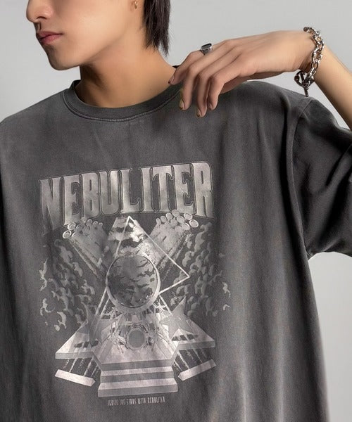 「1着でキマる。」ピグメント加工マットグラフィック柄Tシャツ / Pigment-Washed Matte Graphic T-Shirt co1150028
