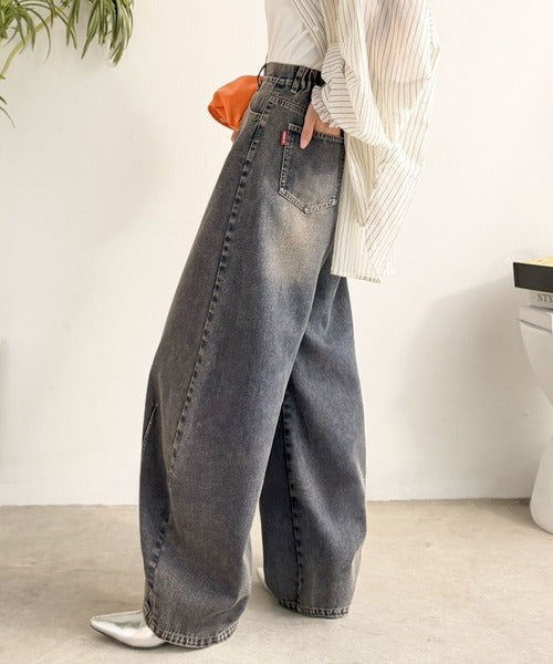 《JaVaジャバコラボ》ゆるっと可愛い、最旬シルエット。バレルレッグワイドカーブデニムパンツ jv1400004