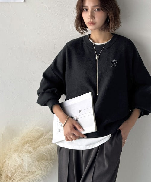 シンプルながらも洗練されたデザインで、こなれ感。胸刺繍スウェット見えコクーンニット（長袖） ce1260463