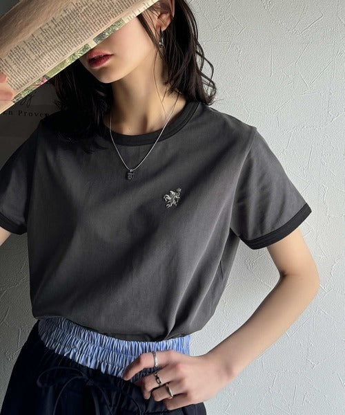 【sustaina+】デイリースタイルをアップデート。オーガニックコットン混 綿100％胸刺繍リンガーTシャツ ce1260400