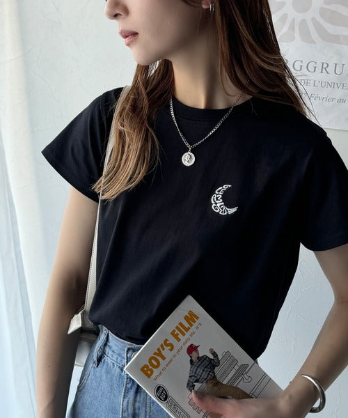 【sustaina+】オーガニックコットン100%。胸元ラメ糸ワンポイント刺繍 無地＆ボーダー柄Tシャツ（半袖） ce1260397