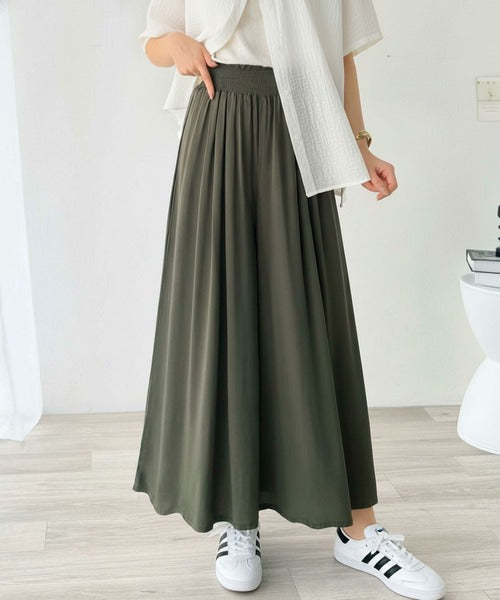さらり、軽やか。リラックスstyleキマる。レーヨン素材ウエストギャザーフレアシルエットワイドパンツ ce1015084