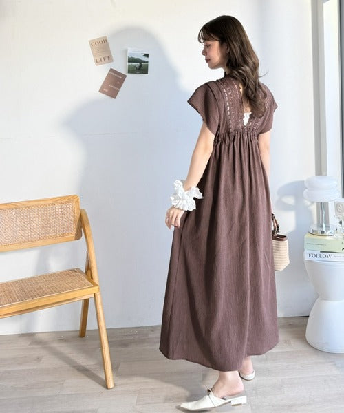 【mily bilet】甘さを抑えて上品に華やぐ。ナチュラルムードな レース使い楊柳フレアワンピース mi1019130