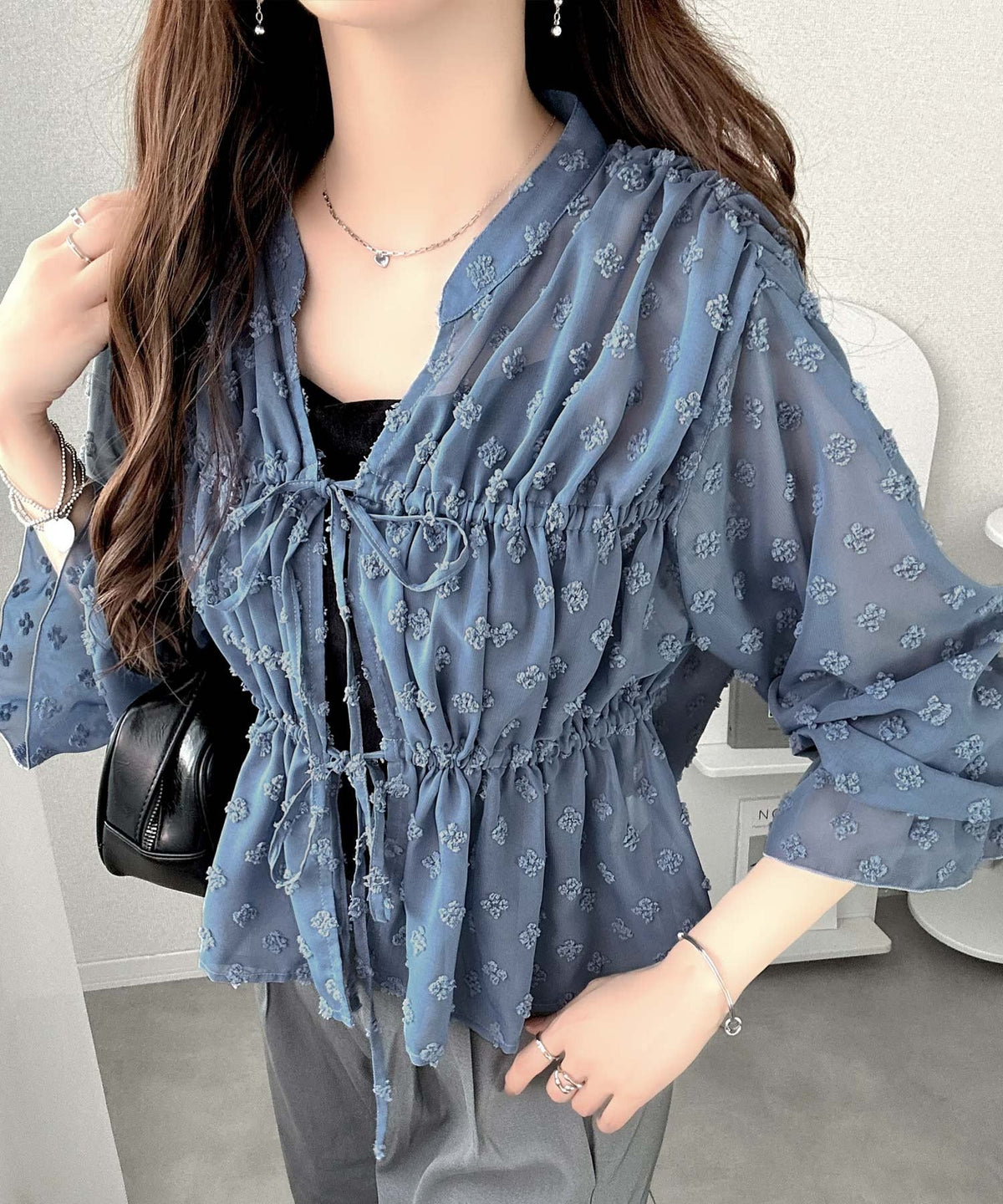 【mily bilet】透け感シフォンでつくる、大人の可憐スタイル。花柄シフォンカーデブラウス（長袖） mi1019105