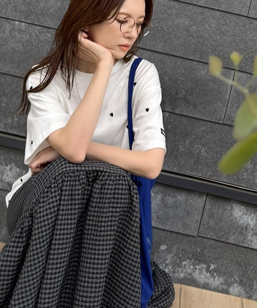 《JaVaジャバコラボ》春夏のカジュアルに、大人の“可愛い”をプラス。ミニハート刺繍Tシャツ（半袖） jv1010470