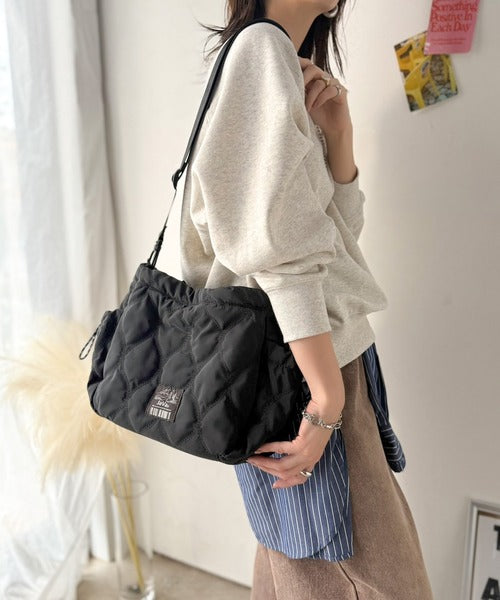 《JaVaジャバコラボ》可愛いだけじゃない。毎日持ちたくなる！フリル×キルティング ギャザーハンドルバッグ(ショルダー2WAY) jv1070274