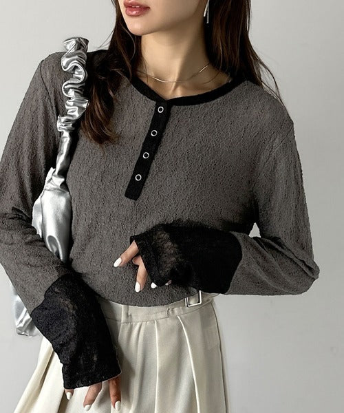 【mily bilet】シンプルさの中にフェミニンさをプラスしたデザイン。袖配色レースヘンリーカットソー（長袖） mi1019107